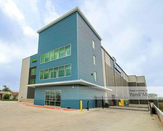 Photo 2 of Extra Space Storage - 315 South 11th Street, Waco, TX