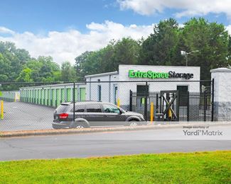 Photo 3 of Extra Space Storage - 1108 18th Street NE, Hickory, NC