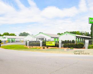 Photo 1 of Extra Space Storage - 733 10th Avenue SE, Hickory, NC