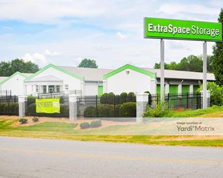 Photo 4 of Extra Space Storage - 733 10th Avenue SE, Hickory, NC