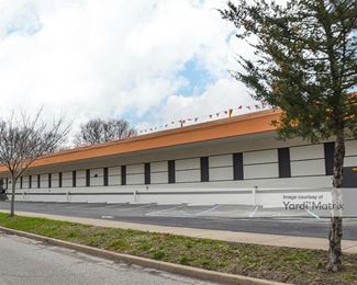 Photo 2 of Extra Space Storage - 675 East Washington Street, Indianapolis, IN