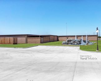Photo 3 of Derrel-s Mini Storage - 10215 East Shaw Avenue, Clovis, CA
