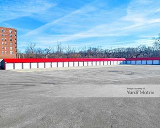 Photo 4 of Extra Space Storage - 8311 West North Avenue, Melrose Park, IL