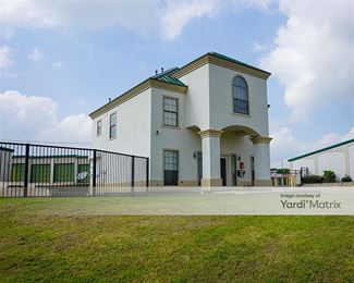 Photo 2 of Devon Self Storage - 1720 Loy Lake Road, Sherman, TX