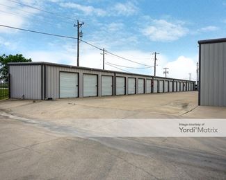 Photo 1 of Elite Self Storage - 13512 Highway 75, Van Alstyne, TX