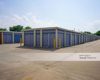 Photo 3 of Devon Self Storage - 1700 North US Highway 75, Sherman, TX