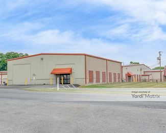 Photo 1 of iStorage - 220 Centerville Road, Lancaster, PA