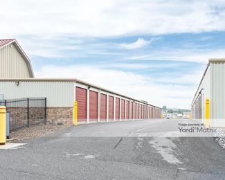 Photo 4 of iStorage - 28 Doe Run Road, Manheim, PA
