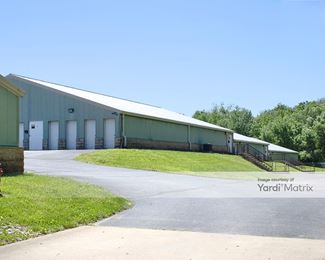 Photo 2 of Parkcrest Self Storage - 700 West Republic Road, Springfield, MO