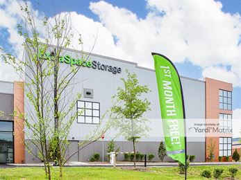 Photo 5 of StorageMart - 650 New York Avenue, Trenton, NJ