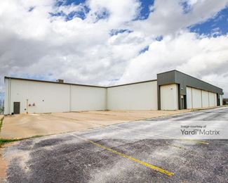 Photo 2 of Family Closet, The - 805 Factory Outlet Drive, Hempstead, TX