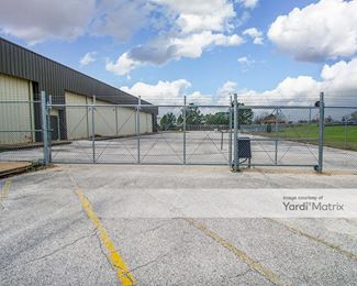 Photo 5 of Family Closet, The - 805 Factory Outlet Drive, Hempstead, TX