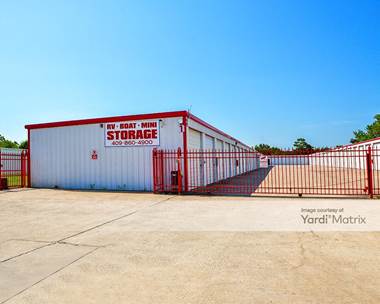 Storage Units for Rent available at 9405 College Street A, Beaumont, TX 77707
