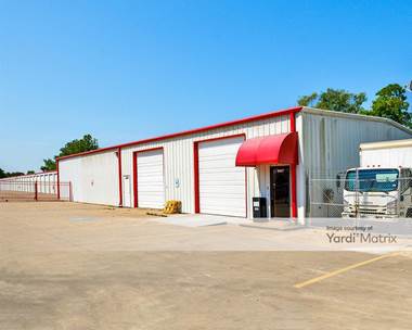 Storage Units for Rent available at 9405 College Street A, Beaumont, TX 77707