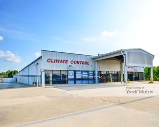 Photo 2 of My Garage Self Storage - 2525 IH 10 East, Orange, TX