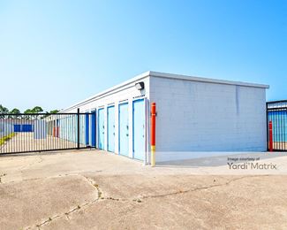 Photo 3 of Radiant Storage - 6111 Gulfway Drive, Groves, TX