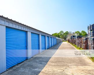 Photo 4 of Radiant Storage - 6111 Gulfway Drive, Groves, TX