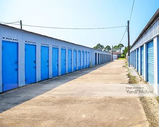 Photo 5 of Radiant Storage - 6111 Gulfway Drive, Groves, TX