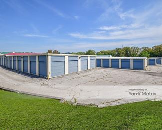 Photo 2 of StorageMart - 575 East 53rd Street, Davenport, IA