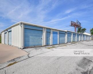 Photo 3 of StorageMart - 575 East 53rd Street, Davenport, IA