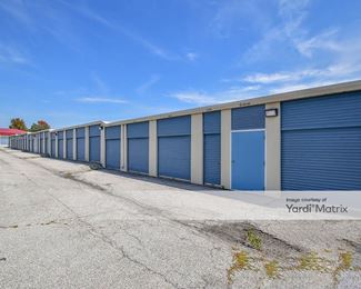 Photo 6 of StorageMart - 575 East 53rd Street, Davenport, IA