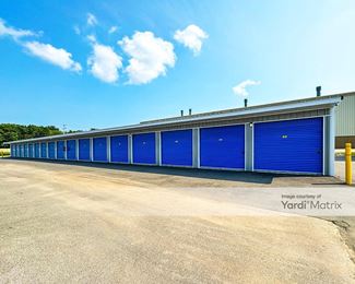 Photo 3 of Pack Rat Mini Storage - 1215 Gillingham Road, Neenah, WI