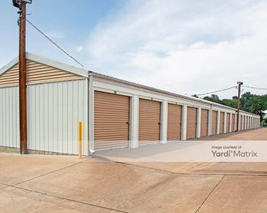 Storage Units for Rent available at 1723 14th Avenue South, Clinton, IA 52732