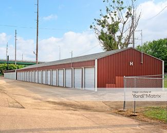Photo 2 of North Bridge Mini Storage - 2021 McKinley Street, Clinton, IA