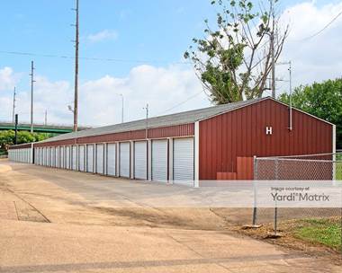 Storage Units for Rent available at 2021 McKinley Street, Clinton, IA 52732