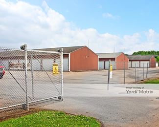 Photo 3 of North Bridge Mini Storage - 2021 McKinley Street, Clinton, IA