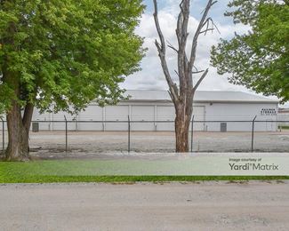 Photo 3 of Maximum Storage - 4850 Wapello Avenue, Davenport, IA