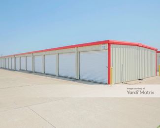 Photo 3 of University Self-Storage - 2701 University Drive, Muscatine, IA