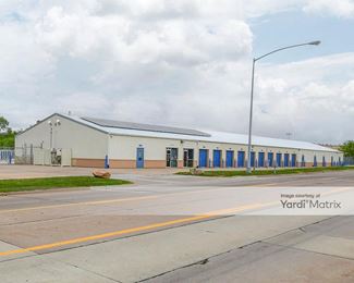 Photo 1 of QC-Storage - 842 West 76th Street, Davenport, IA