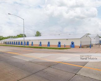 Photo 2 of QC-Storage - 842 West 76th Street, Davenport, IA