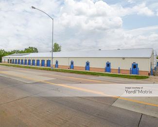 Photo 4 of QC-Storage - 842 West 76th Street, Davenport, IA
