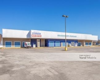 Photo 1 of CubeSmart Self Storage - 101 Brazosport Boulevard North, Clute, TX