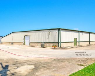 Photo 2 of Superior Storage - 2300 Nederland Avenue, Port Neches, TX