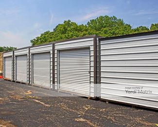 Photo 2 of Crosstown Storage-Rentals - 1940 Lincoln Way, Clinton, IA