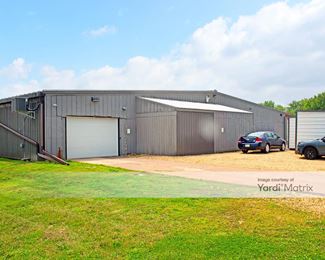 Photo 4 of Crosstown Storage-Rentals - 1940 Lincoln Way, Clinton, IA