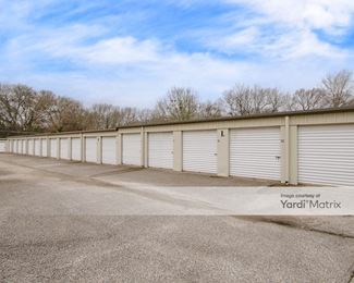 Photo 4 of FreeUp Storage - 350 West Tyler Street, Longview, TX