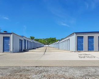 Photo 2 of Blue Lagoon Storage - 620 Robins Road, Hiawatha, IA