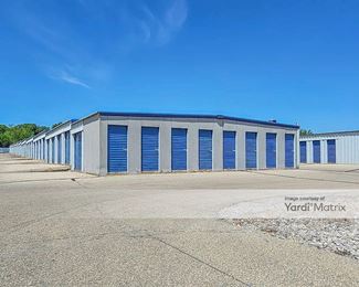 Photo 4 of Blue Lagoon Storage - 620 Robins Road, Hiawatha, IA
