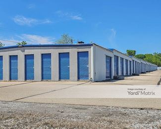 Photo 5 of Blue Lagoon Storage - 620 Robins Road, Hiawatha, IA