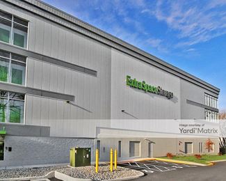 Photo 4 of Extra Space Storage - 917 Bridgeport Avenue, Shelton, CT