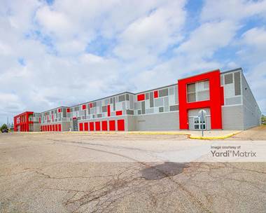 Storage Units for Rent available at 2323 West Pioneer Pkwy, Peoria, IL 61615