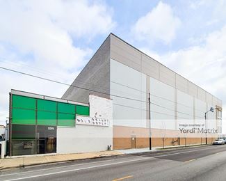 Photo 3 of Public Storage - 5251 North Kedzie Avenue, Chicago, IL