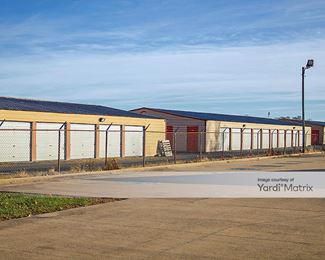 Photo 2 of Click Storage - 64181 East 290 Road, Grove, OK