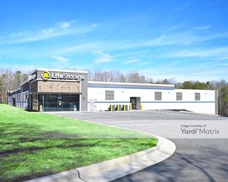 Photo 2 of Sunbird Storage - 4094 Battleground Avenue, Greensboro, NC