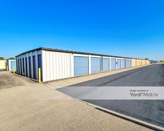 Photo 3 of Next Door Self Storage - 1050 38th Street, Peru, IL
