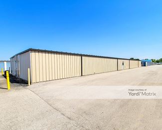 Photo 3 of Next Door Self Storage - 915 Fosse Road, Ottawa, IL